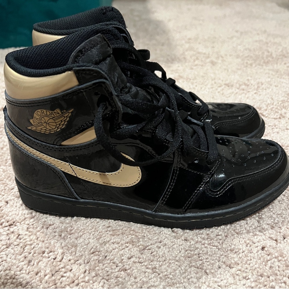 Jordan Women's Black and Cream High-Top Sneakers